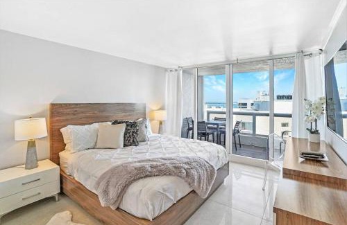 Downtown Miami Apartment | Champagne & Ice! Water Views, 2 Private Balconies!