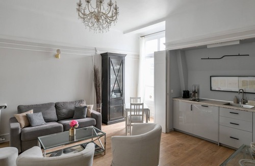 Faubourg-du-Roule Apartment | Champs-Elysees Avenue spacious 1-bedroom apartment with AC, sleeps 4!