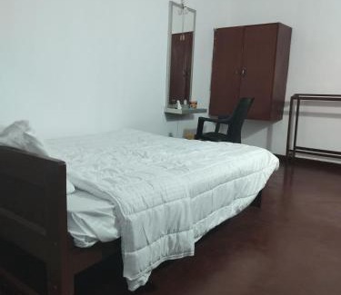 Elpitiya Hotel | Chandima Guest House and Walkers Pub