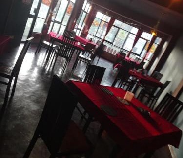 Elpitiya Hotel | Chandima Guest House and Walkers Pub