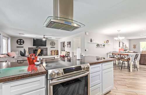 Chandler House | Chandler Chameleon Hot tub CHIC Family equipped retreat GAME ROOM!