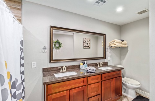 Chandler House | Chandler Chameleon Hot tub CHIC Family equipped retreat GAME ROOM!