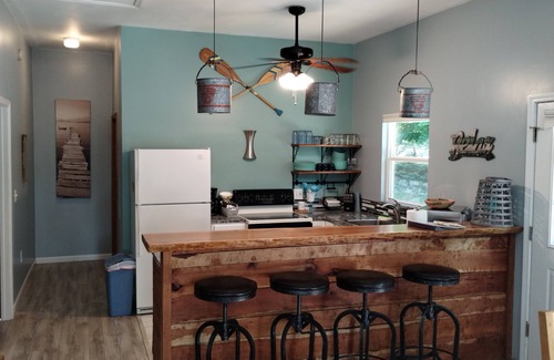 Mayfield House | Chandler's Charm - Your Little Piece of Heaven! Dog Friendly - With Fee