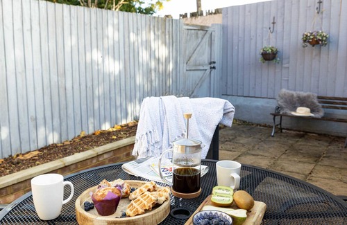 Exeter House | Chandlers Walk, modern comfy family home in Exeter