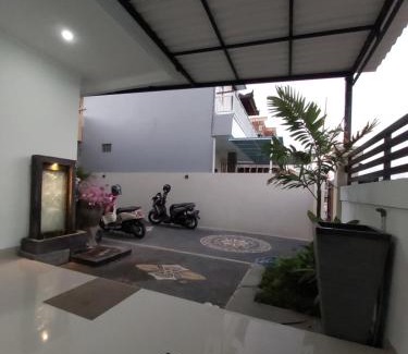 Tanjungbenoa House | Chandra's guest house