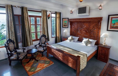 Lake Swaroop Sagar House | Chandralok Villa