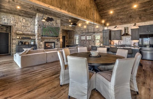 Mineral Bluff Cabin | Changes In Altitude - Mountain Luxury | 4 Master Suites | Panoramic Views