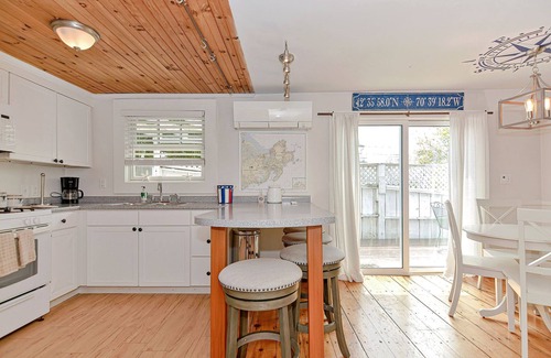 Gloucester House | Changes in Latitude: Charming cottage close to Niles Beach and Rocky Neck.