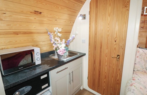 Spalding Cottage | CHANTELLES, pet friendly, with a garden in Holbeach