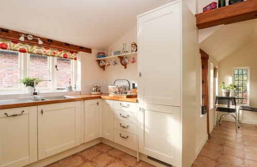 Bunbury Cottage | CHAPEL COTTAGE, pet friendly, character holiday cottage in Bunbury