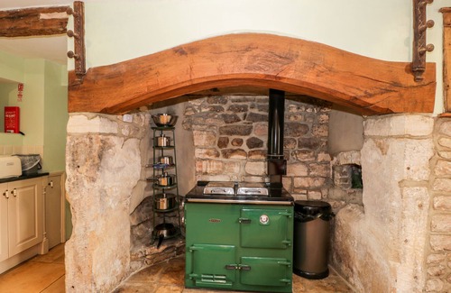 King's Stanley House | CHAPEL HOUSE, pet friendly, with a garden in King's Stanley