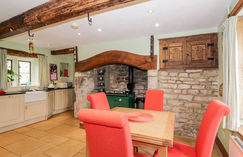 King's Stanley House | CHAPEL HOUSE, pet friendly, with a garden in King's Stanley