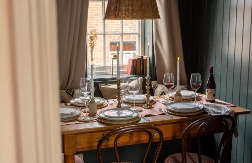 Norwich House | Chapman House 3 Bedroom Luxury Retreat