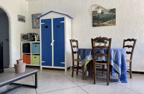 Saint-Pierre-la-Mer House | Charming 4-Room House, 8 Sleeps, Close to Beach & Shops with Terrace, Garden