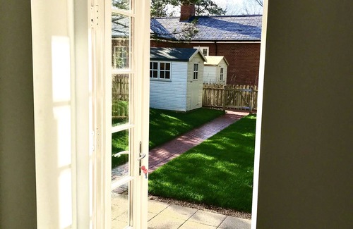 Netley House | Character 1863 Victorian home w/private garden; Located in Royal Park near beach