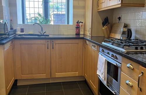 Windsor Apartment | Character Victorian apartment close to Windsor town with secure parking