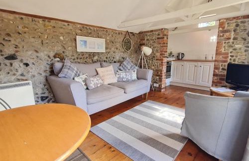 Holt House | Characterful Cottage Daisy Lodge