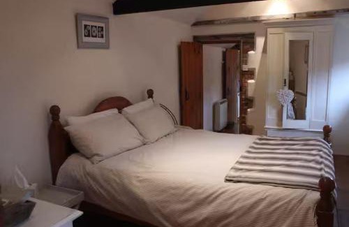 Holt House | Characterful Cottage Daisy Lodge