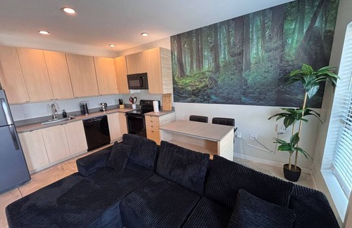 Downtown Des Moines Apartment | Charcoal Loft | Modern 2BR Downtown Retreat with Fireplace & Gym Access