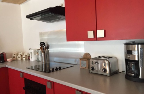 Bernay-Saint-Martin Cottage | Charentaise stone house (4 pers), bucolic, quiet ! central, pets OK