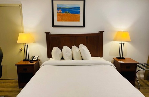 Queens Square Hotel | Charlottetown Inn & Conference Centre