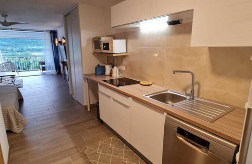 Rambaud Apartment | Charm and sea, large studio designed by architect