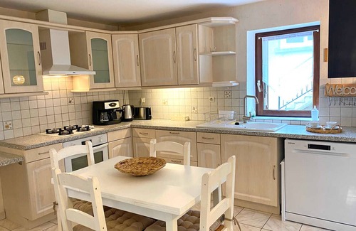 Saint-Bonnet-de-Rochefort Cottage | Charming cottage with spa and garden, near the Sioule