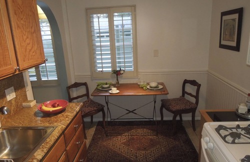 Beachwood Canyon Apartment | Charm. Privacy.and The Hollywood Sign
