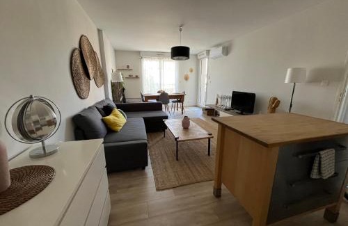 L'Isle-sur-la-Sorgue Apartment | Charmant appartement ensoleillé-Terrasse - PARKING Gratuit - Isle sur la Sorgue