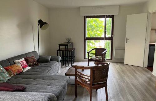 Verneuil-sur-Seine Apartment | Charmant Appartement Spacieux proche Gare