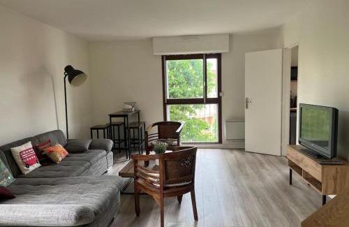 Verneuil-sur-Seine Apartment | Charmant Appartement Spacieux proche Gare