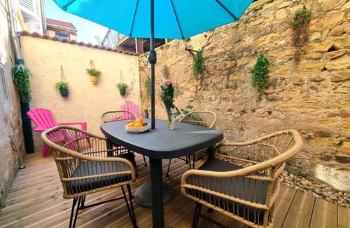 Charlieu Apartment | Charmant appartement avec jacuzzi, terrasse et équipements modernes à Charlieu - FR-1-496-302