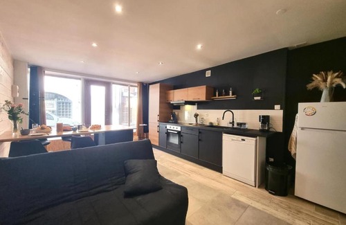 Charlieu Apartment | Charmant appartement avec jacuzzi, terrasse et équipements modernes à Charlieu - FR-1-496-302