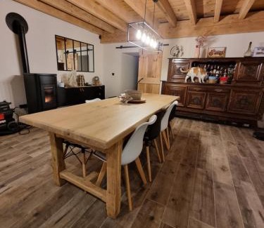 Montserie House | Charmant corps de ferme à la montagne.