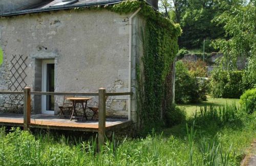 Cheille House | Charmant gîte paysan XIXe avec terrasse et jardin bordé par un ruisseau, à 1,5 km d'Azay-le-Rideau - FR-1-381-417