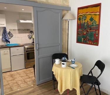 Sommieres Apartment | Charmant studio à 2 pas du centre historique