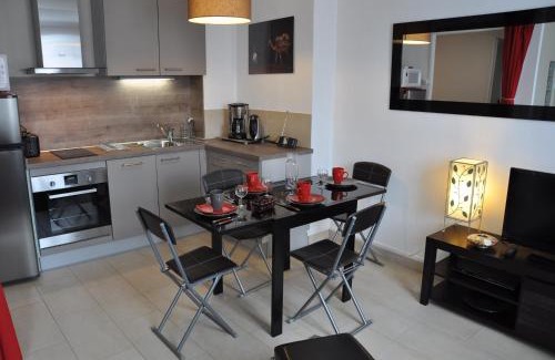 Quartier du Port Apartment | Charmant studio tout proche du port