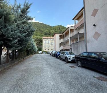 Digne-les-Bains Apartment | Charmant studio zen avec balcon spacieux