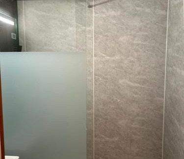 Bagneres-de-Luchon Apartment | Charmant T1 Bis Cabine - Parking privé