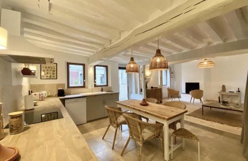 Vernon House | Charmante maison à pans de bois, Vernon centre