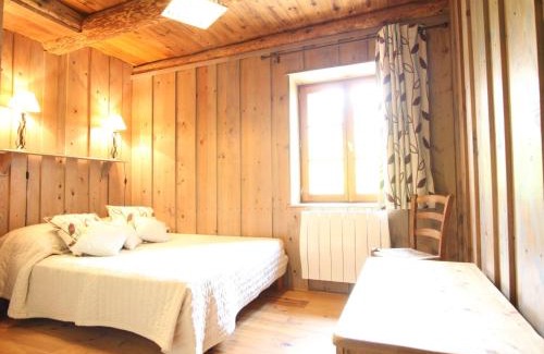 Aurec-sur-Loire House | Charmante Maison de Ferme avec Cour Fermée, Proche Loisirs et Nature - FR-1-582-191