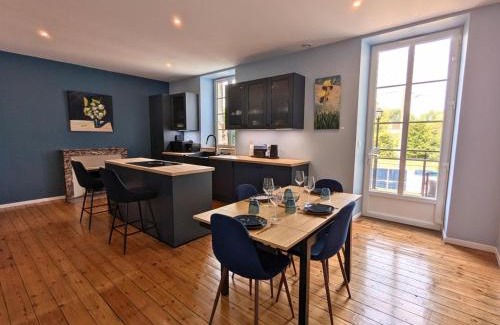 Gondeville House | Charmante maison XIXe sur Jarnac avec 3 chambres, cour privative & parking - FR-1-653-280
