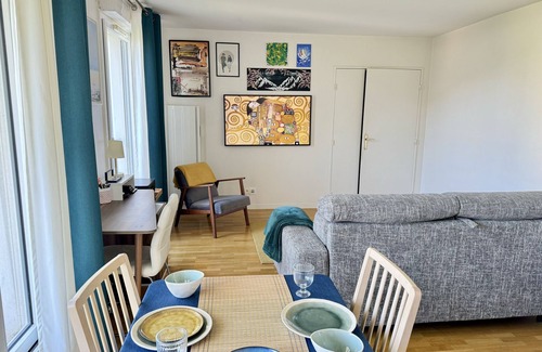 Rueil-Malmaison Apartment | Charment Appartement Avec Balcon