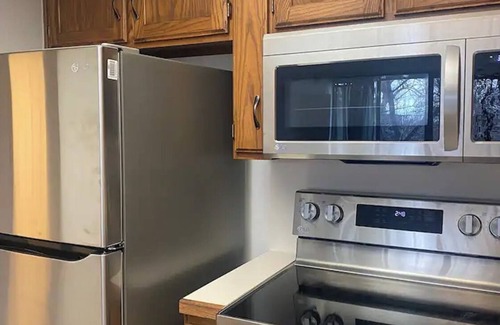 East Central Condo | Charming 1 Bed Condo, Only 15 Minute Walk to Downtown