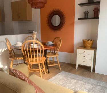 Westcliff-on-Sea Apartment | Charming 1-Bedroom Apartment in Westcliff, Close to Southend Beaches and Attractions