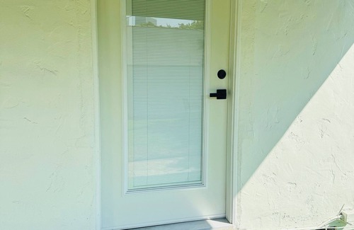 Beverly Hills House | Charming 1-bedroom house with AC, WiFi in amazing Beverly Hills
