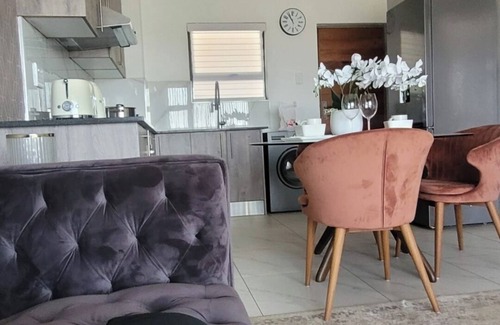 Greater Johannesburg Metropolitan Area Apartment | Charming 1-bedroom apartment in Midrand with WiFi