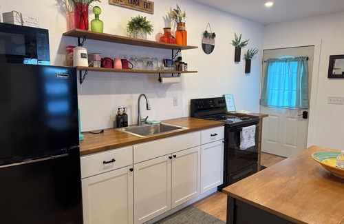 Greene Apartment | Charming 1-bedroom apartment in Greene for up to 4 guests, family & dog friendly