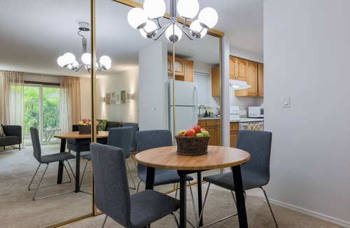 Vose Condo | Charming 1-bedroom condo in Beaverton, close to Nike and Intel.