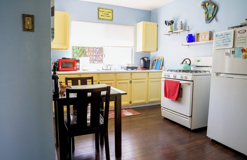 West Alameda Cottage | Charming 1-bedroom cottage in serene Alameda with WiFi